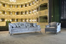 LUKSUSOWA SOFA 3OSOBOWA ARGO 240 CM VENETA SEDIE MOŻLIWOŚĆ PERSONALIZACJI- PRODUKT WŁOSKI Italia Style ma zaszczyt przedstawić Państwu sofę ARGO prestiżowej marki Veneta Sedie.Sofa występuje w dwóch wersjach: dwu- i trzyosobowej. Luksusowe...