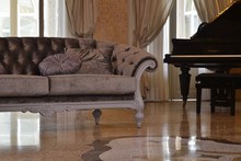 LUKSUSOWA SOFA 2OSOBOWA ATENA 200 VENETA SEDIE MOŻLIWOŚĆ PERSONALIZACJI- PRODUKT WŁOSKI Italia Style ma zaszczyt przedstawić Państwu sofę ATENA prestiżowej marki Veneta Sedie.Sofa występuje w dwóch wersjach: dwu- i trzyosobowej. Luksusowe...